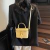 Bolso de Mujer Bolso de Caja de Mano para Mujer 2025 Verano Nueva Moda Casual Simple Retro Nicho Un Solo Hombro Bolso Cruzado
