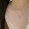 Diseño Nicho Collar Colgante Trébol de Cuatro Hojas Cool para Mujer Exquisito Lujo Ligero Plata Superpuesta Pequeña Bombilla Ligera Clavícula