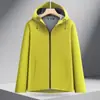 Jaqueta Fina de Casca Dura, À Prova de Vento e Chuva ao Ar Livre com Logo Estampado, Mesmo Estilo para Homens e Mulheres