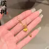 Loja de Ouro Mesmo Estilo Banhado a Ouro Gelo Triturado Trevo de Quatro Folhas Cabacinha Colar para Mulheres, Versátil e Elegante, Borboleta em Forma de Coração Corrente de Clavícula Joia