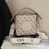 Bolso de Mano de Moda de Gama Alta con Correa Ancha para el Hombro 2025 Transfronterizo Nuevo Bolso Cubo Cruzado Estampado de Venta Caliente para Mujer