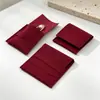 Bolsas de empaque para joyería de gamuza al por mayor en stock, bolsitas de tapa abatible para collares y aretes, bolsas de almacenamiento para joyería