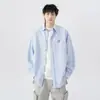 Camisa de manga larga a rayas estilo americano para pareja de hombres, camisa de otoño moderna de corte holgado con bordado de cara sonriente, chaqueta casual estilo universitario