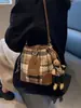 Bolsa Transversal de Ombro Estilo Balde Versátil de Alta Qualidade Transfronteiriça Nova Moda Primavera 2026 Xadrez para o Dia a Dia Feminina