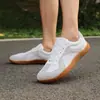 Estilo de Treino Alemão Todas as Estações Malha Biqueira Larga Plataforma Larga Esportes ao Ar Livre Tamanho Grande Sapatos Casuais Retrô Treino Alemão Trabalho Respirável Sapatos Masculinos