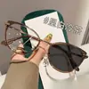 Gafas Retro Cat-Eye Fotocromáticas para Miopía para Mujer, Estilo Popular, Se Pueden Adaptar con Lentes Graduados, Anti Luz Azul, Versátiles para Looks Naturales, Protección Ocular, Gafas Sin Graduar