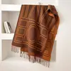 Bufanda Vintage de Borde con Letra Doble Cara de Cachemira Sintética para Mujer, Versátil Chal Cálido con Borlas para Otoño e Invierno, Venta al por Mayor