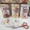 Nuevas Tijeras de Dibujos Animados Creativas Papelería Tijeras de Arte Cubierta Protectora Estudiantes de Primaria Hecho a Mano DIY con Tapa Protectora Cabeza Redonda