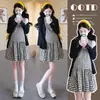 Looks de Gravidez 2026 Coleção Nova Primavera/Verão: Conjunto de Saia Clássica Xadrez com Botão + Cardigã Emagrecedor para Mulheres Grávidas Baixinhas