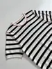 Suéter de Tricô Outono 2025 Atacado Novo Estilo Europeu e Americano Feminino Cor Contrastante Gola Redonda Manga Curta Decorativa Suéter de Tricô