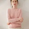 Elegante y estiloso suéter de cachemir de cuello redondo para mujer, con un diseño de punto trenzado, tejido grueso y un ajuste que estiliza, suave y cómodo, perfecto como capa base