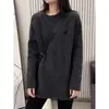 Camiseta Derong Gola Redonda Peluciada de Manga Longa Feminina Camada Base Comprimento Médio Solta Casual Cobre o Bumbum para Primavera, Outono e Inverno