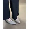 Versión de cuero suave~Zapatos de tacón de cuña retro de cuero suave con punta de camelia, poco profundos, de una sola pieza para mujer, versátiles para ir al trabajo, zapatos Mary Jane de tacón alto