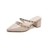 Sandalias de tacón alto con remaches para primavera y verano, nuevas sandalias slip-on de estilo francés, diseño de media zapatilla transpirable con puntera abierta, estilo casual, punta fina, versátiles