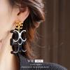 Aretes de Letras Plisadas de Resina de Aguja Plateada, Simples y Versátiles, Aretes Modernos y Elegantes, Aretes Exagerados Retro de Alta Gama para Mujer