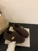 Zapatos Birkenstock de plataforma gruesa para mujer que aumentan la altura, nuevo modelo temporada invierno 2025, cálidos y afelpados, zapatos Birkenstock lindos y peculiares