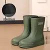 Botas de chuva femininas, novo estilo 2026, impermeáveis e antiderrapantes, design de cano alto, sola macia para caminhar confortavelmente, perfeitas para caminhadas e atividades na praia, estilosas e atraentes