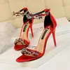 368-1 Estilo Europeu e Americano Sexy Salto Alto para Banquete Sapatos Femininos Salto Agulha Seda e Cetim Bico Aberto Strass Sandália de Uma Tira