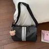 Bolsa de Lona Listrada Casual Leve Versátil Outono Inverno para Mulheres 2025 Nova com Zíper Grande Capacidade Bolsa Transversal de Viagem