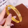Pulsera de Latón Chapada en Oro con Incrustación de Perla y Diseño Hueco de Margarita, Pulsera Exquisita Estilo Lujo Ligero para Mujer, Idea de Regalo