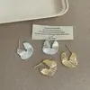 Aretes Geométricos de Metal Plisado en Forma de Abanico para Mujer, Estilo Cool, Únicos, Exquisitos, Modernos y Versátiles
