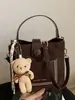 Bolso bandolera retro de nicho estilo coreano para el trabajo y los desplazamientos, que ofrece un ambiente relajado, nueva colección otoño 2026, bolso tipo cubo de alta calidad y moderno