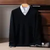 Camiseta Base de Punto Cálido con Cuello en V para Negocios, Otoño/Invierno 2026, para Hombres de Mediana Edad, Nuevo Suéter de Cachemira