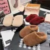 Medias zapatillas versátiles para exteriores para mujer Baotou, zapatos de felpa con forro polar para otoño e invierno 2026, calzado para exteriores, zapatillas de algodón suaves de suela plana para estar en casa