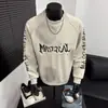 Sudadera unisex de cuello redondo estilo americano, corte holgado, con parches y detalles desgastados, pullover para primavera y otoño, top casual con un diseño relajado y vintage