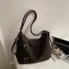 Bolsa de Ombro Nova Estilo Primavera 2026 Retrô Fashionável e Elegante de Aparência Sofisticada para Trabalhadores de Escritório no Trajeto Bolsa Tote Retrô