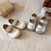 Sapatos de Princesa para Meninas Coleção Outono 2026 - Sapatos de Couro Pequenos Modernos e Simples para Meninas, Mocassins Baixos para Crianças Pequenas, AliExpress