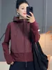 Moletom com capuz e colete patchwork falso de duas peças para mulheres, novo estilo outono 2026, com capuz, solto, estiloso, modelador, versátil, jaqueta curta da moda