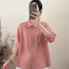 Camisa de Algodão e Linho com Lapela Feminina Renda Broche 3D Temperamento Moda Blusa Sete Mangas Novo Top Artístico de Verão