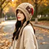 Chapéu de tricô trançado quente feito à mão para outono e inverno, novo chapéu de moda patchwork com franja, estilo retrô vermelho coreano, proteção para as orelhas