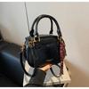 Bolsa Pequena Transfronteiriça para Mulheres 2026 Nova Tendência Inverno Retrô Simples Bolsa Almofada Ombro Único Transversal Pequena Quadrada