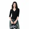 Top negro de cuello en V de manga media para mujer, capa interior de verano, corte ajustado, ceñido, manga tres cuartos, camiseta de hombro normal, top de moda