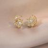 Aretes para Mujer Transfronterizos Estrella y Luna Rotación Viajero Viento Frío Aretes de Zircón Elegantes Diseño de Nicho Sentido Viento Ins