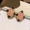¡Susurrando al oído! Nuevos pendientes de estilo chino con forma de diamante de circón rosa, sensación de lujo ligero y alta gama, pendientes elegantes y únicos para mujer