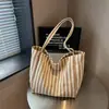 Bolsa tote listrada transfronteiriça, bolsa de ombro de grande capacidade para mulheres, bolsa simples e versátil para o dia a dia, nova coleção de outono, bolsa casual estilo coreano