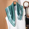 Lenço de Seda com Textura Leve de Luxo 70cm para Mulheres, Brilho de Cetim, Acessório Elegante para o Dia a Dia, Design Único, Não Produzido em Massa