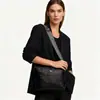 2026 Bolsa feminina explosiva de vendas quentes transfronteiriça design clássico simples para o dia a dia nicho senso de design alça de ombro larga bolsa de ombro único transversal feminina
