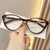 Novos óculos retrô pretos com armação gatinho lisos com bloqueio de luz azul, adequados para miopia, podem ser equipados com lentes de prescrição e projetados para rostos pequenos e mulheres que preferem um visual natural