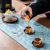 Alfombrilla de Té Bordada en Brocado Dinastías Tang y Song con Brillo Dorado, Alfombrilla de Mesa de Lujo Ligero Inspirada en Zen de Doble Cara, Alfombrilla para Tetera, Alfombrilla de Tela Hecha a Mano
