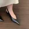 Sandalias de tacón de cuña estilo francés Chuyuji, color albaricoque, de punta cerrada, zapatos de hada, nuevos zapatos de punta afilada primavera-verano 2026 para combinar con faldas para uso nocturno