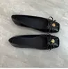 Sapatos Mocassins Femininos Versáteis de Solado Macio 2026 Outono Novo Bico Quadrado Baixo Sapatos Planos Moda Laço Sapatos Mary Jane