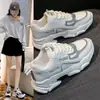 Zapatos de plataforma gruesa tipo "daddy shoes" para mujer, para Primavera y Otoño, negros reflectantes, de alta calidad, nuevo estilo 2023, zapatillas casuales cómodas para mujer