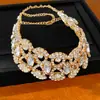 Collar único y elegante de encaje calado con incrustaciones de diamantes, cadena para la clavícula de nicho de lujo ligero, juego de joyas exquisitas de alta gama al por mayor
