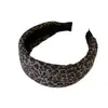 Faixa de cabelo com estampa de leopardo, de tecido, transfronteiriça europeia e americana, larga e extremamente estilosa, com design de alta qualidade, acessório de cabelo com coroa alta para mulheres