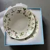 Nuevo Hueso de China Fresa Silvestre Moderno Lujo Ligero Creativo Hotel Sala de Estar Habitación Modelo Plato de Cena Bol Doméstico conjunto Venta al por Mayor