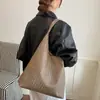 A bolsa popular de grande capacidade deste ano para mulheres 2026 Verão Novo Estilo Moda Versátil Bolsa de Ombro Texturizada Bolsa Tote para o Dia a Dia